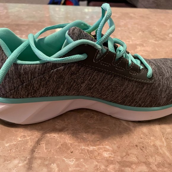 Skechers Lite Weight Grey Women's Shoes - Size 7.5 Never worn - Picture 4 of 7